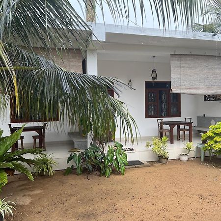Awesome Guest Mirissa Hotel ภายนอก รูปภาพ